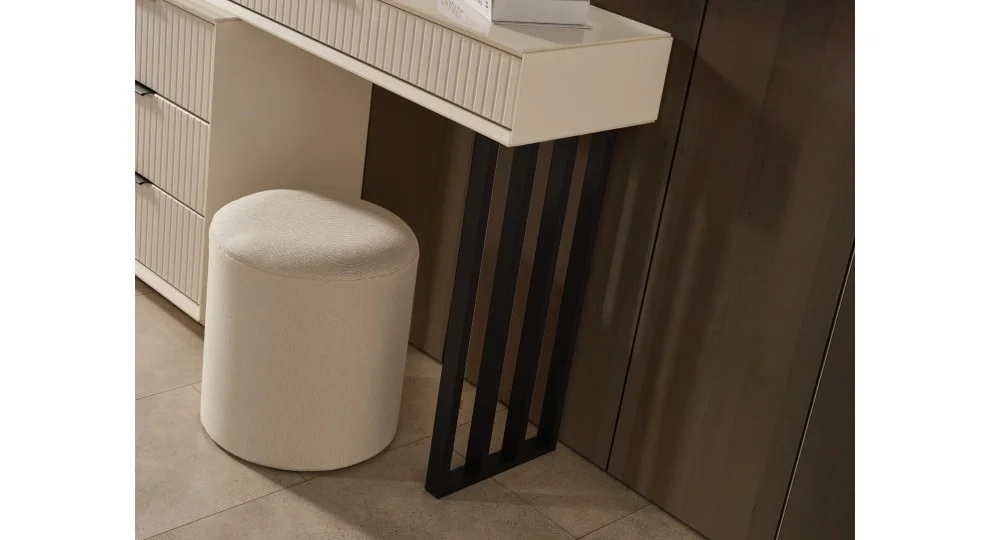 Lotus Yatak Odası (Ön yüzler mdf iç iskelet suntalem malzemeden üretilmiştir)